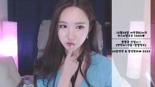 女主播青草赤裸图片,女主播私密瞬间曝光