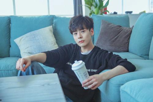 演员魏哲,光影交织，演绎人生百态