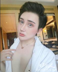 刘梓晨整容前的照片